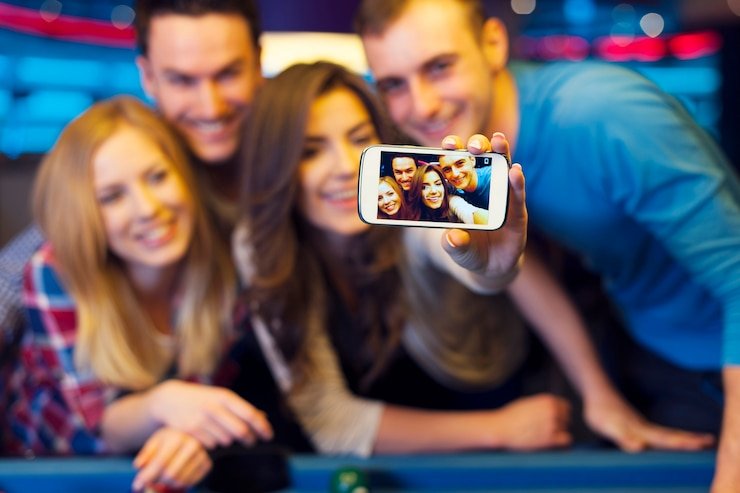 Antarmuka pengguna bingoslot menampilkan menu navigasi dan fitur anggaran